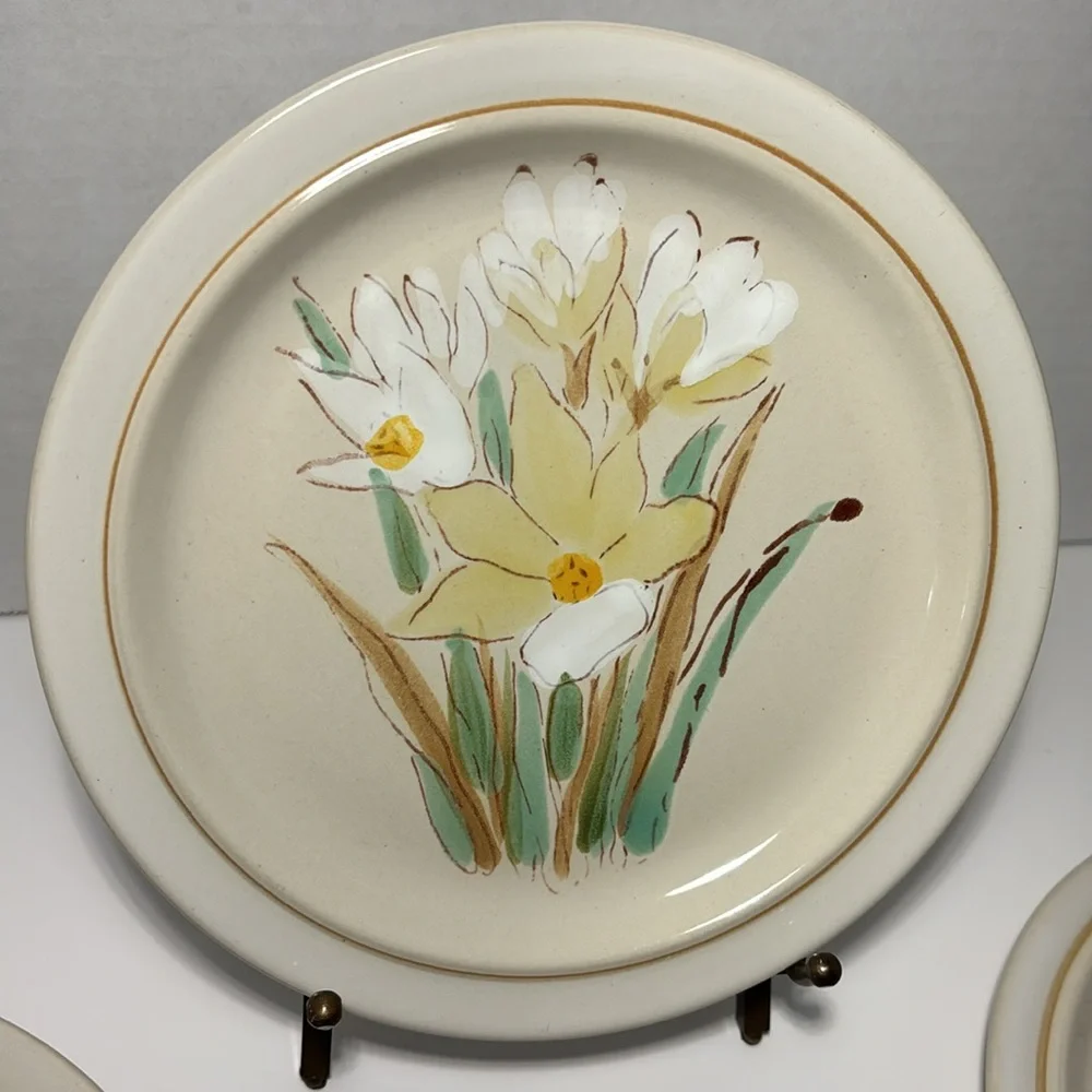 Dessert Lunch Plates Stoneware Casual Classic Daffodils Hand Painted Korea SO 4